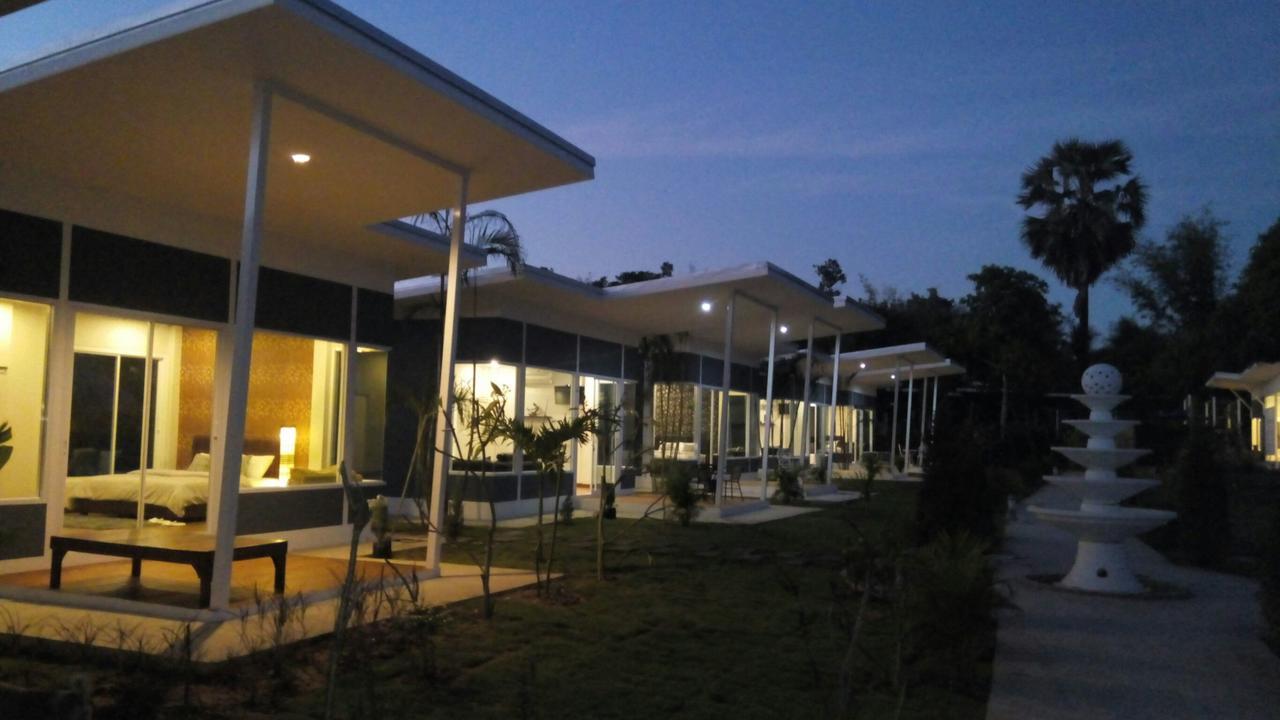 Bluemoon Riverside Phibun Mangsahan Exterior photo