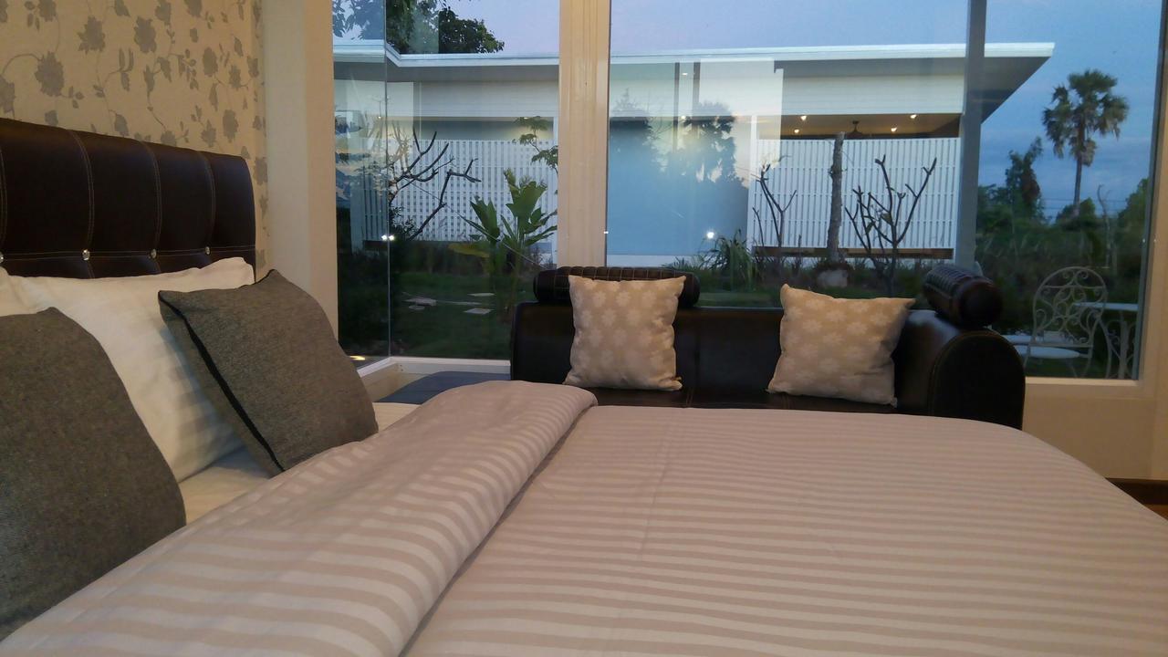 Bluemoon Riverside Phibun Mangsahan Exterior photo