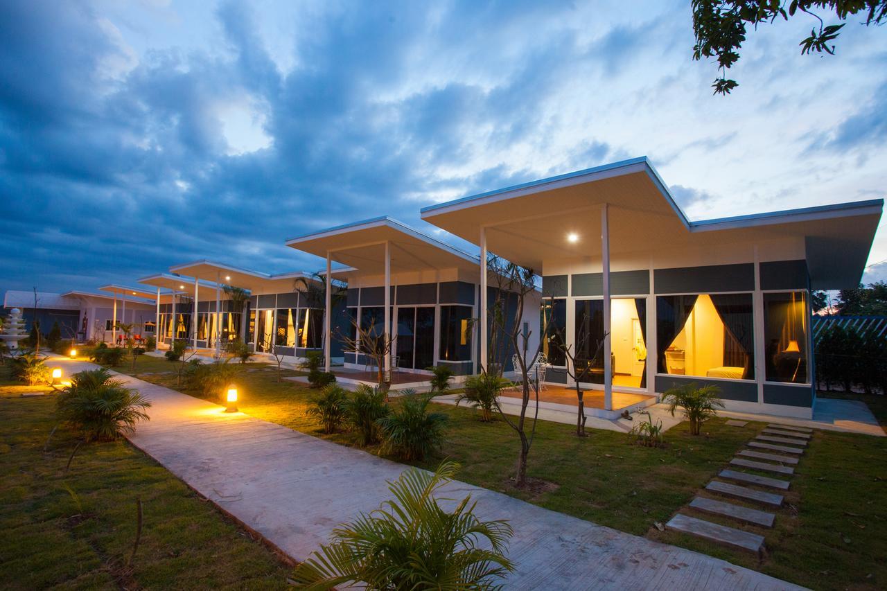 Bluemoon Riverside Phibun Mangsahan Exterior photo